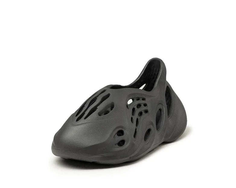 YEEZY FOAM RNR CARBON